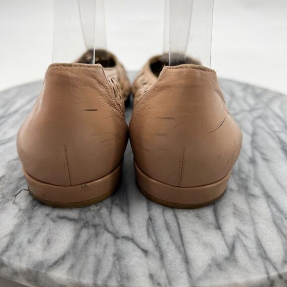 Stuart Weitzman Flats Womens 7.5 Nude Leather Slip On Laser Cut Closed Toe Shoe - Picture 5 of 11